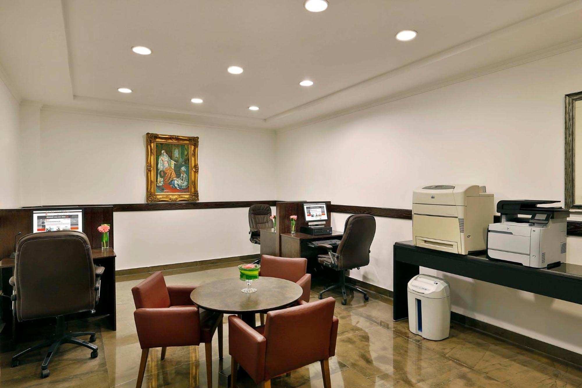 คราวน์ พลาซา อัมมาน Hotel ภายนอก รูปภาพ Library