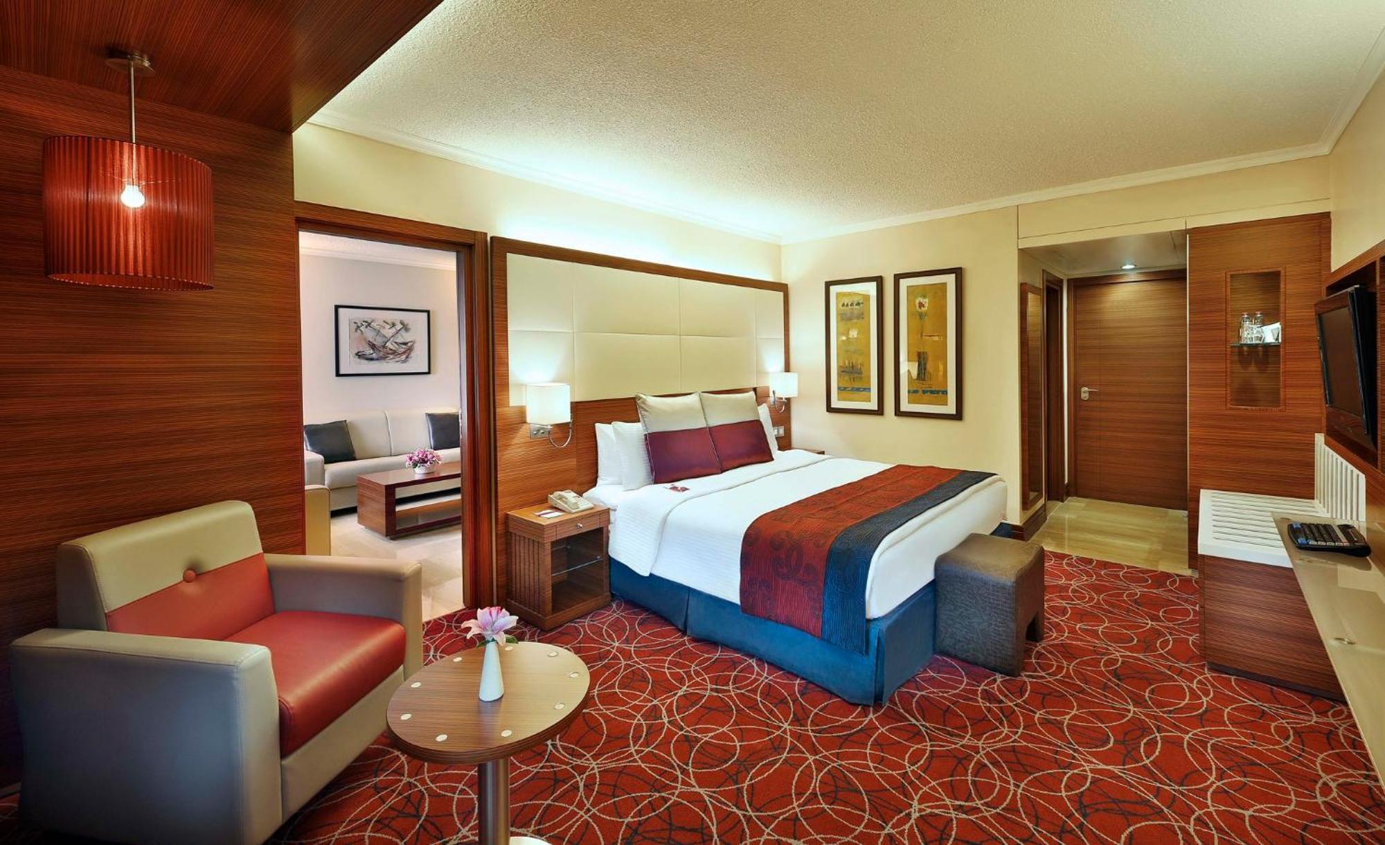 คราวน์ พลาซา อัมมาน Hotel ภายนอก รูปภาพ